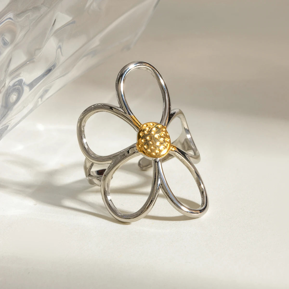 Stylish Luxury Open Ring 18K Gold Plated Stainless Steel Hollow Flower Retro Creative Light